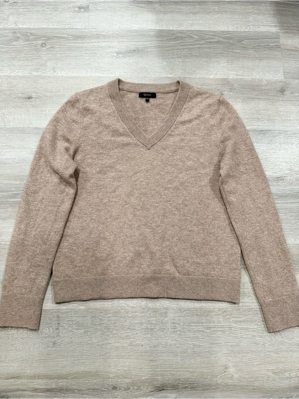 B51 Quince Mongolian Cashmere Relaxed V-Neck Sweater Womens XS Oatmeal Pullover